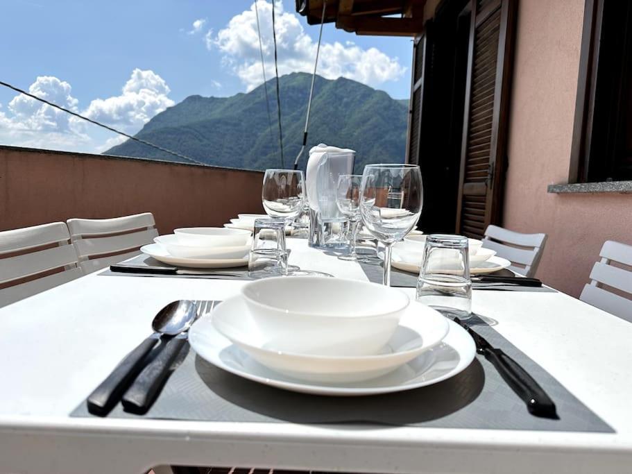 3Br Villetta Con Panoramica Sul Lago Нессо Экстерьер фото